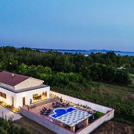Mery Villa *