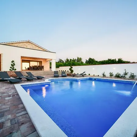 Mery Villa *