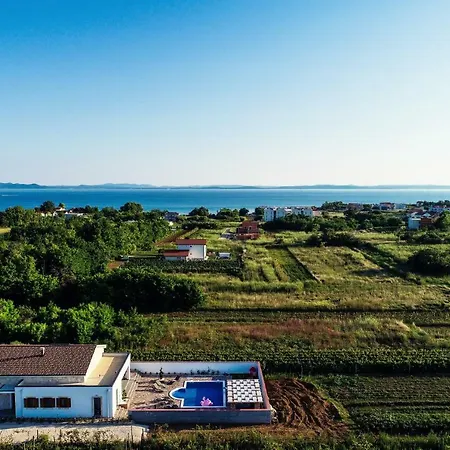 Mery Villa