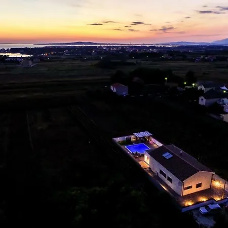 Mery Villa *