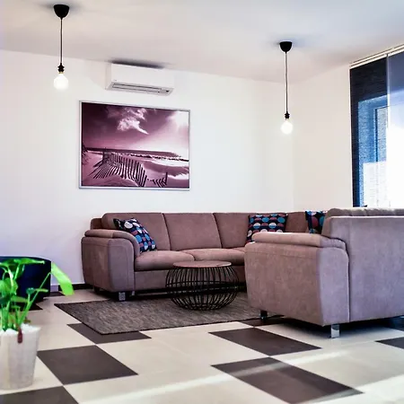 Mery Villa